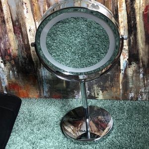 light up Make-up mirror